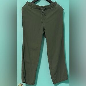 Old Navy woman pants size small excellent condition